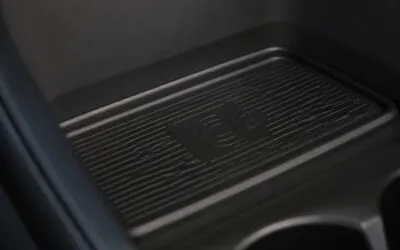 Porsche adaugă uși electrice și încărcare wireless de până la 11 kW pentru Cayenne Electric