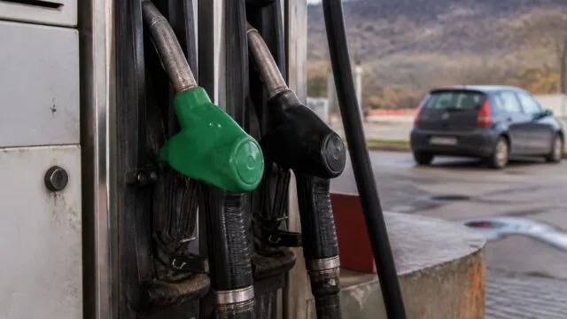Un grup de 12 state UE anunță scoaterea mai rapidă din rezerve a 20,5 milioane de barili de motorină. România nu participă
