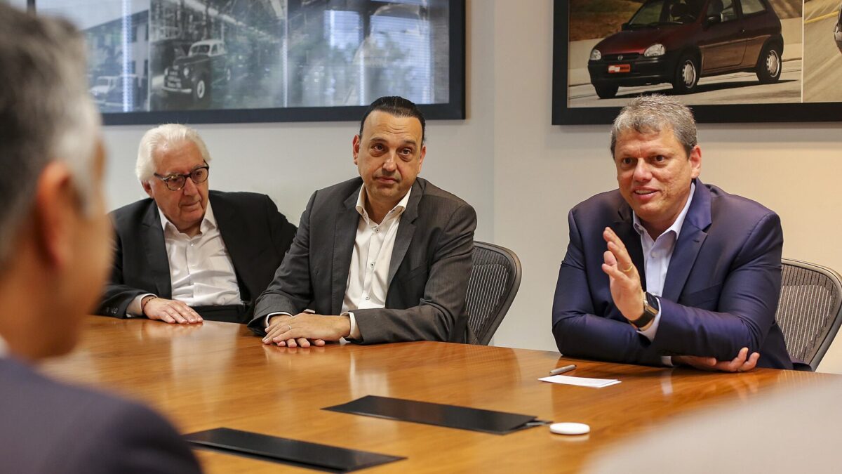 General Motors acceptă un acord de 220 de milioane de dolari după acuzații că a vândut datele șoferilor din SUA 1 General Motors acceptă un acord de 220 de milioane de dolari după acuzații că a vândut datele șoferilor din SUA