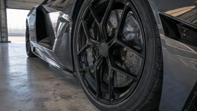 Lamborghini Revuelto SV are 1.050 CP, dar frânele fac diferența în testul pe circuit 3 Lamborghini Revuelto SV are 1.050 CP, dar frânele fac diferența în testul pe circuit