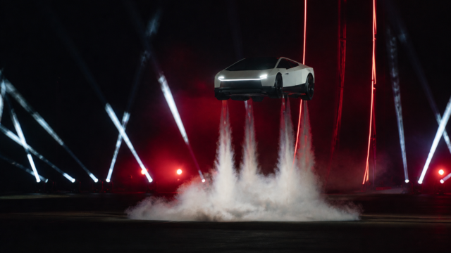 Tesla afișează abonamentul de asistență la condus la 99 de euro pe lună, dar nu listează România printre piețele unde îl oferă
