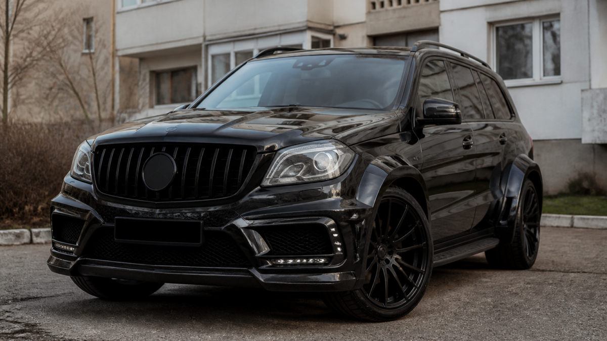 Un Mercedes modificat, cu 127 km la bord, a atras o ofertă cu 55.000 de euro sub costul estimat